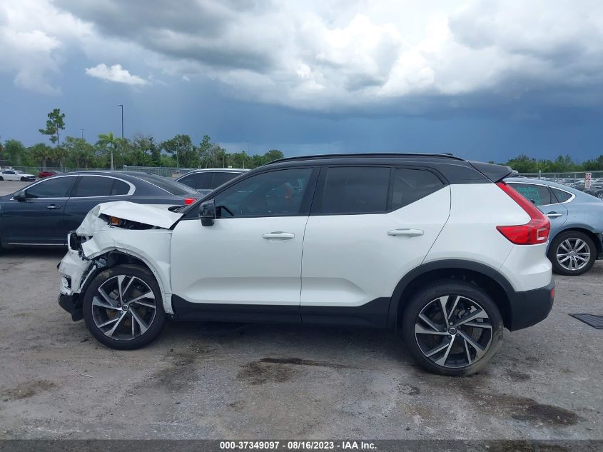 2022 VOLVO XC40 R-DESIGN YV4162UM4N2730711