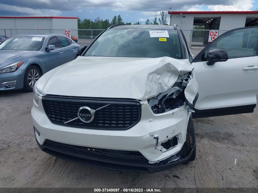 2022 VOLVO XC40 R-DESIGN YV4162UM4N2730711