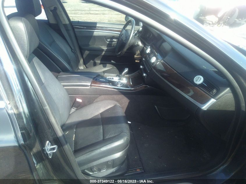 2013 BMW 5 SERIES 528I XDRIVE - WBAXH5C59DDW16383