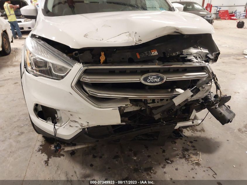 2017 FORD ESCAPE SE - 1FMCU9GD6HUC48560