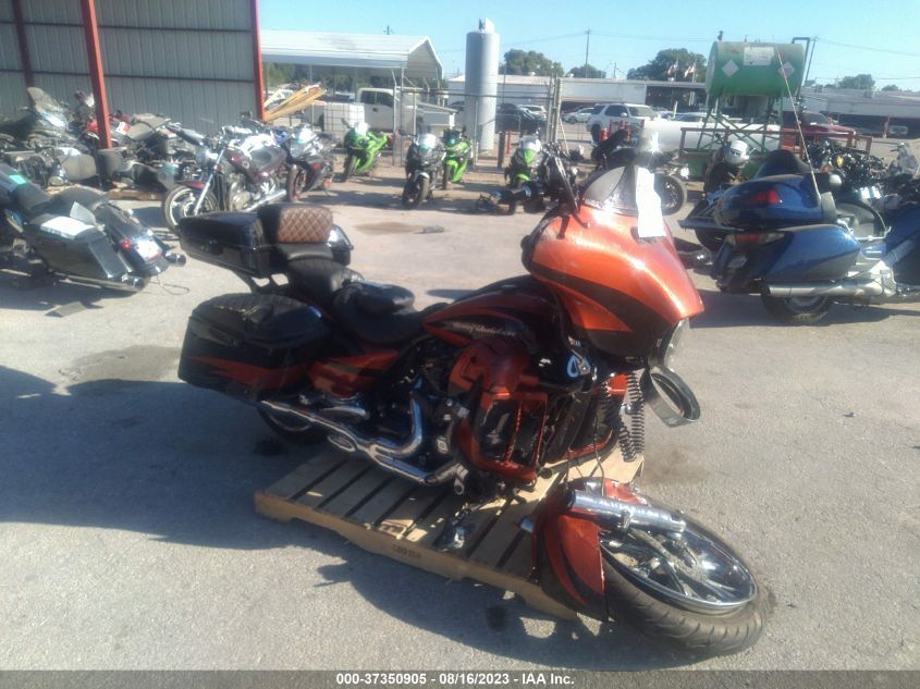 1HD1PXF18HB961744 HARLEY-DAVIDSON FLHXSE CVO STREET GLIDE 2017