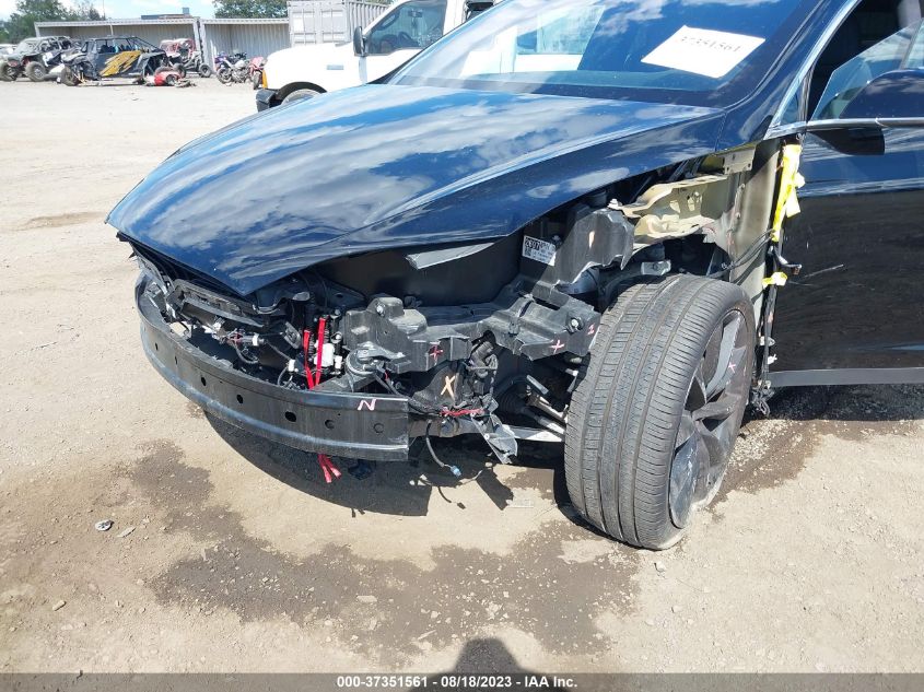 2018 TESLA MODEL X 75D/100D/P100D - 5YJXCBE26JF142271