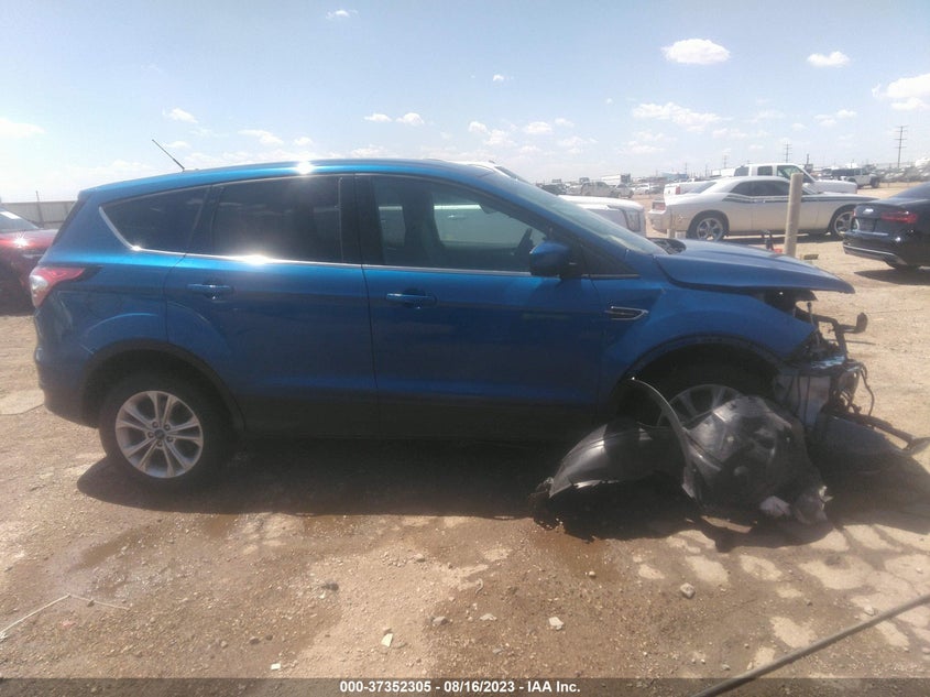 VIN 1FMCU9GD5HUC79363 2017 FORD ESCAPE SE