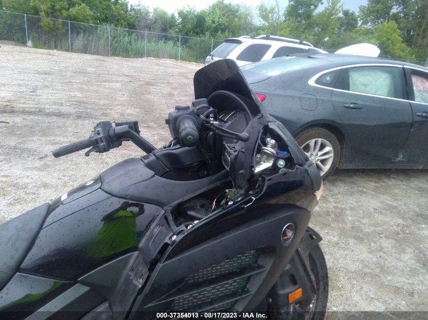 2014 HONDA GL1800 B - JH2SC6847EK100190