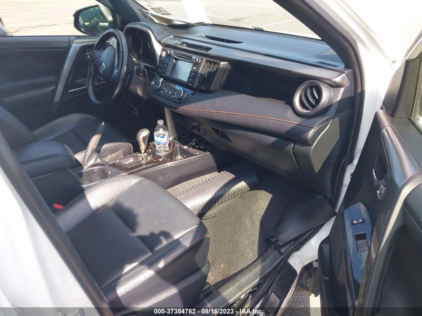 2016 TOYOTA RAV4 SE - JTMJFREV2GJ072527