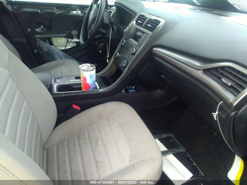 2019 FORD FUSION S - 3FA6P0G70KR277135