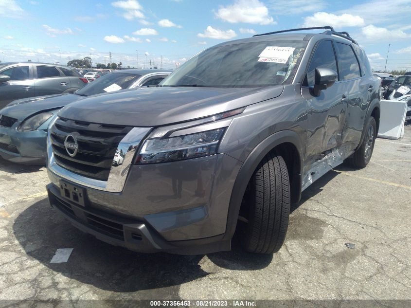 5N1DR3BA6NC246096 Nissan Pathfinder SV 2