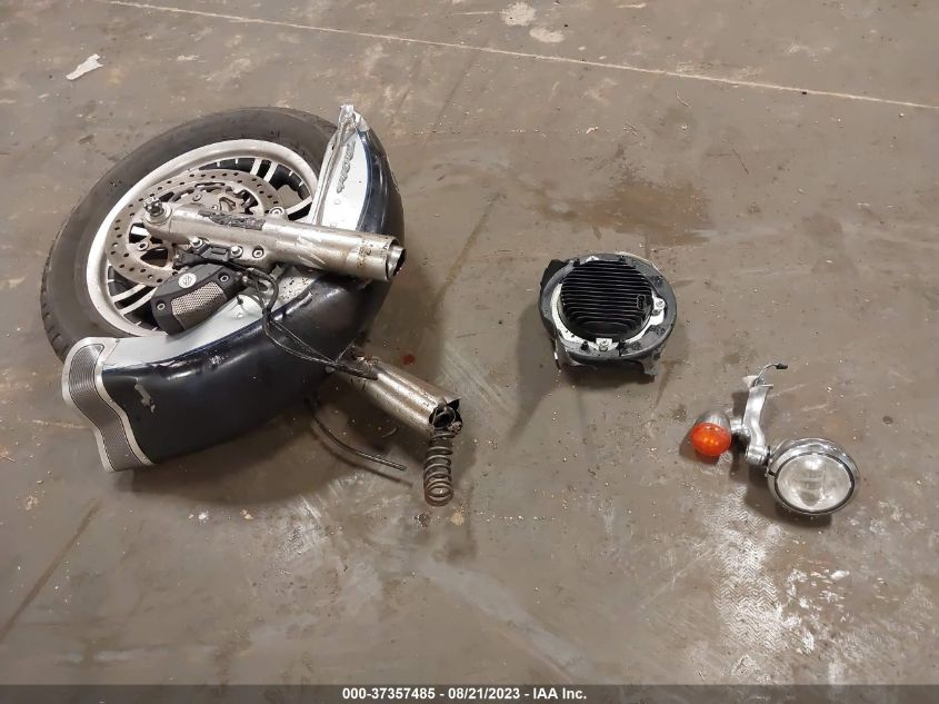 2019 HARLEY-DAVIDSON FLHTCUTG 1HD1MAF16KB857217