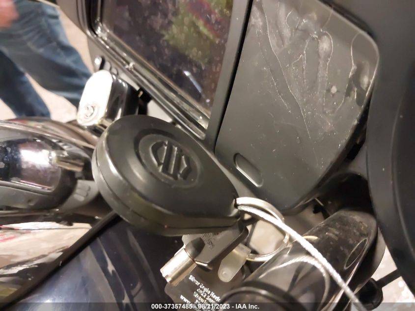 2019 HARLEY-DAVIDSON FLHTCUTG 1HD1MAF16KB857217