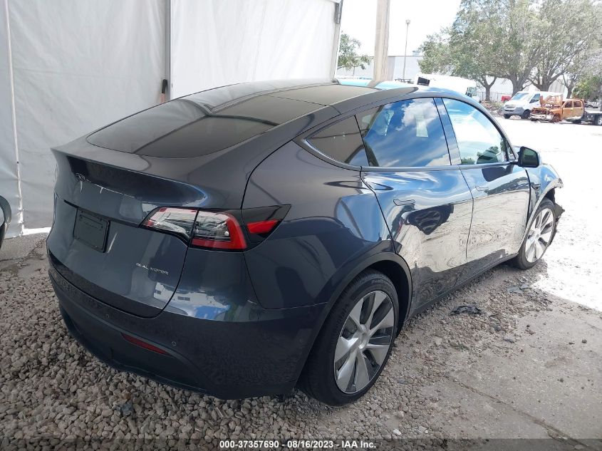 7SAYGAEE9NF430355 Tesla Model Y   4