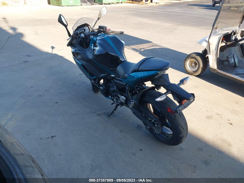 VIN ML5EXEM17MDA25331 2021 KAWASAKI EX650 M