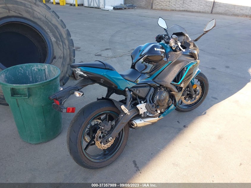 VIN ML5EXEM17MDA25331 2021 KAWASAKI EX650 M