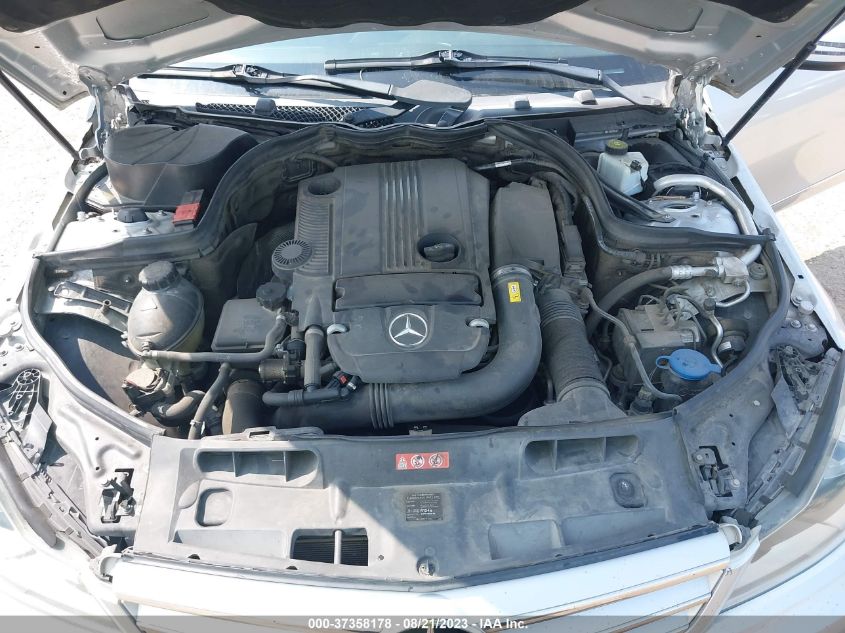 2013 MERCEDES-BENZ C 250 SPORT/LUXURY WDDGF4HB2DA781684