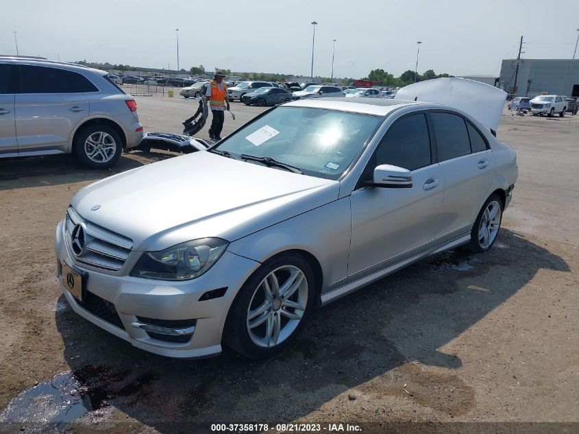 2013 MERCEDES-BENZ C 250 SPORT/LUXURY WDDGF4HB2DA781684