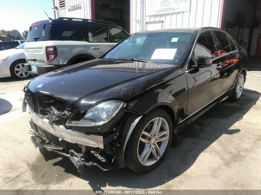 2014 MERCEDES-BENZ C 250 SPORT/LUXURY WDDGF4HB5EA968077