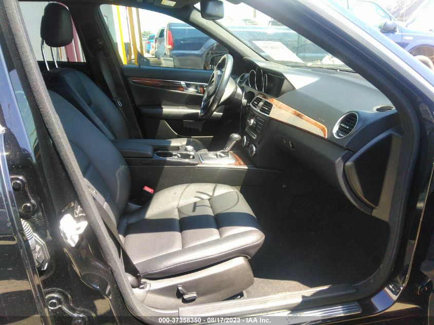 2014 MERCEDES-BENZ C 250 SPORT/LUXURY WDDGF4HB5EA968077