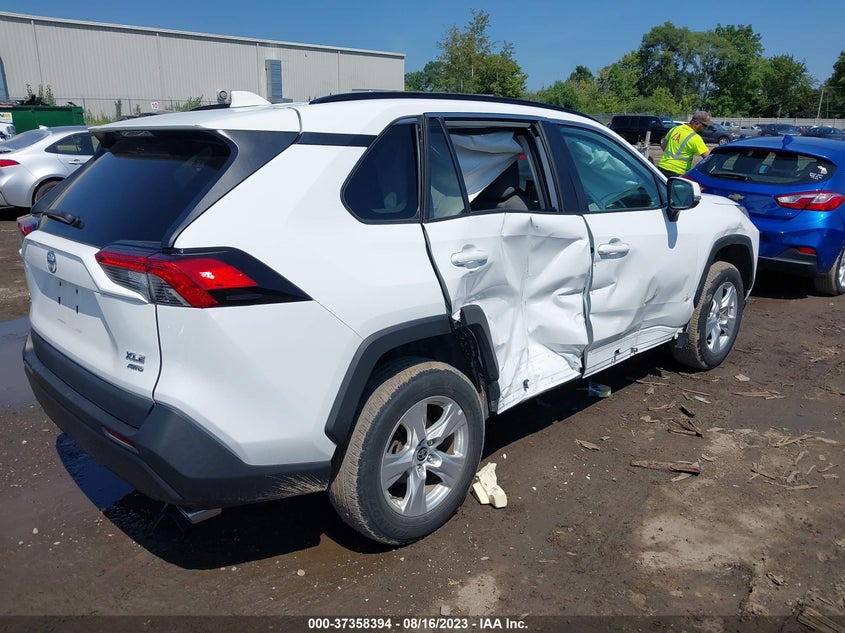 VIN 2T3P1RFV2MW177413 2021 TOYOTA RAV4 XLE