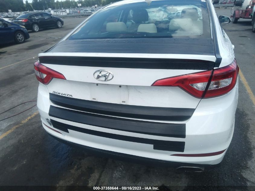 2015 HYUNDAI SONATA 2.4L SE - 5NPE24AF3FH039011