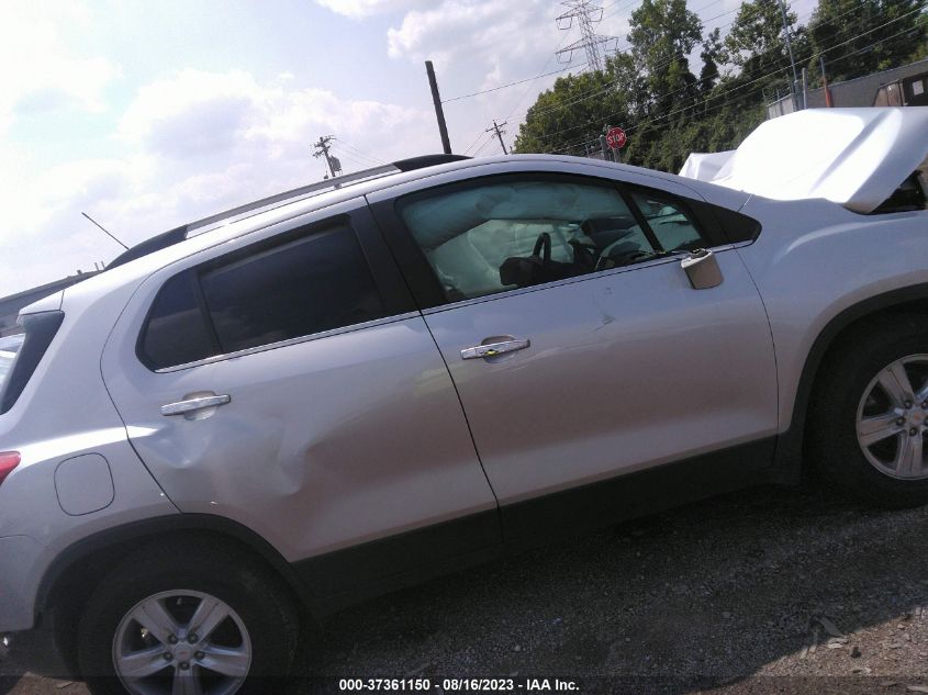 KL7CJLSB5KB886122 Chevrolet Trax LT 13