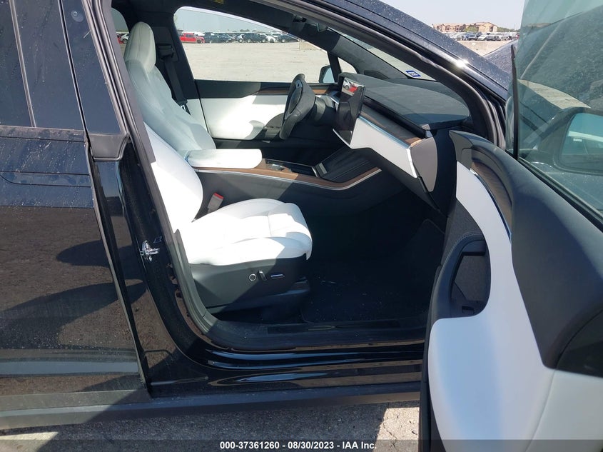 VIN 7SAXCBE56PF381941 2023 TESLA MODEL X