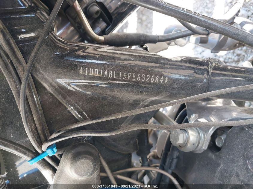 2023 HARLEY-DAVIDSON FLHXST - 1HD1ABL15PB632684