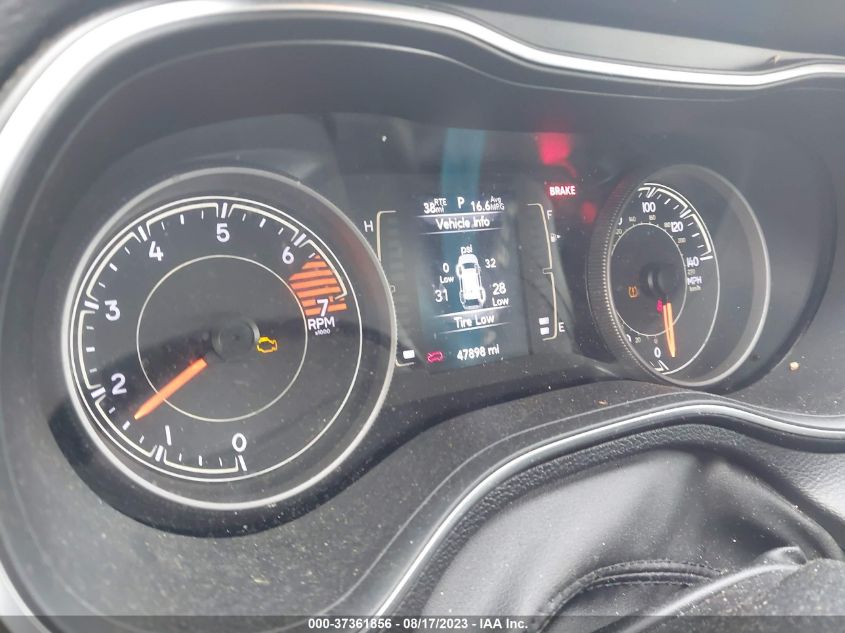 VIN 1C4PJLCB2KD262737 2019 JEEP CHEROKEE LATITUDE