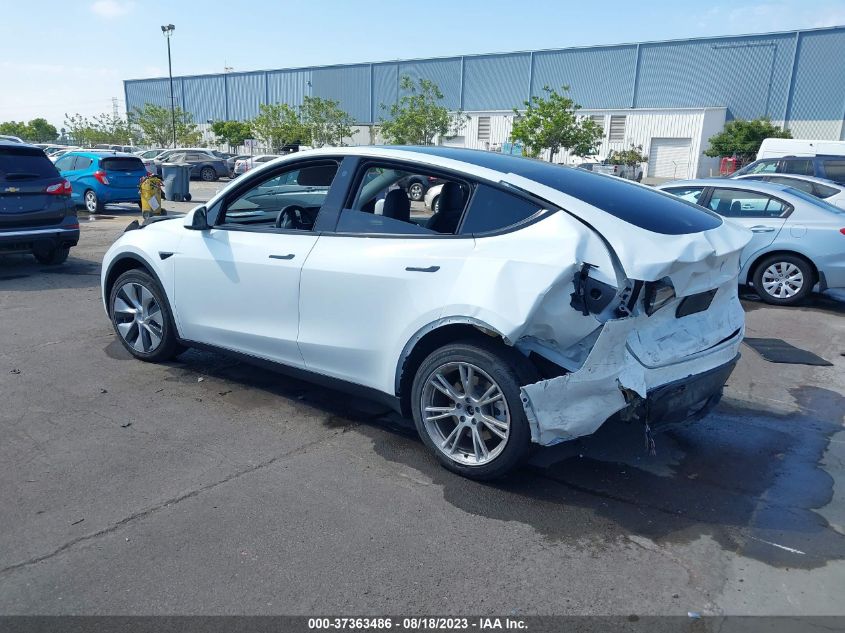 7SAYGDEE7PF602371 Tesla Model Y  3