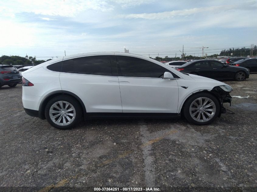 5YJXCDE21LF282176 Tesla Model X  13