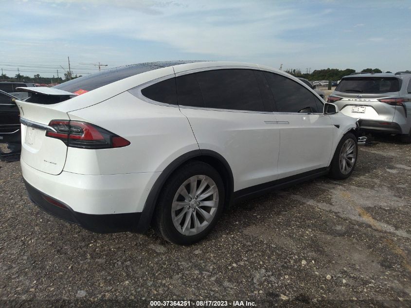 5YJXCDE21LF282176 Tesla Model X  4