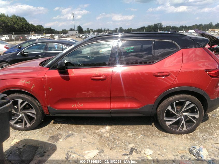 2020 VOLVO XC40 R-DESIGN YV4162UM7L2311801