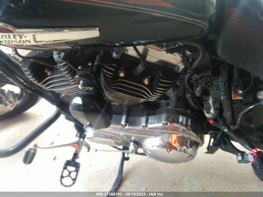 2015 HARLEY-DAVIDSON XL1200 C - 1HD1CT312FC436520
