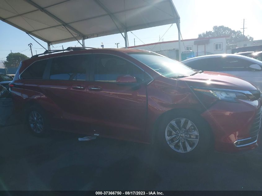 2022 TOYOTA SIENNA XLE - 5TDYRKEC8NS090526