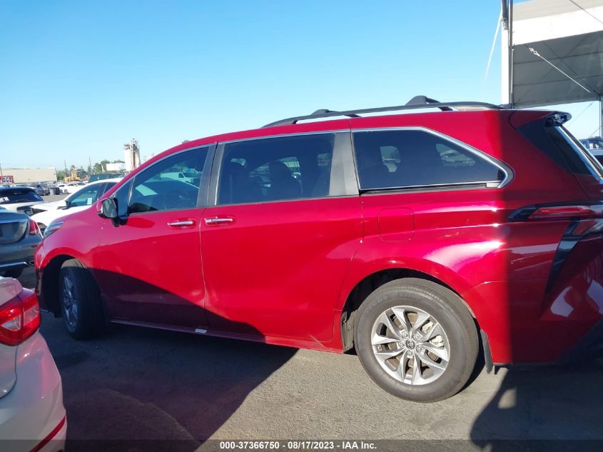 2022 TOYOTA SIENNA XLE - 5TDYRKEC8NS090526