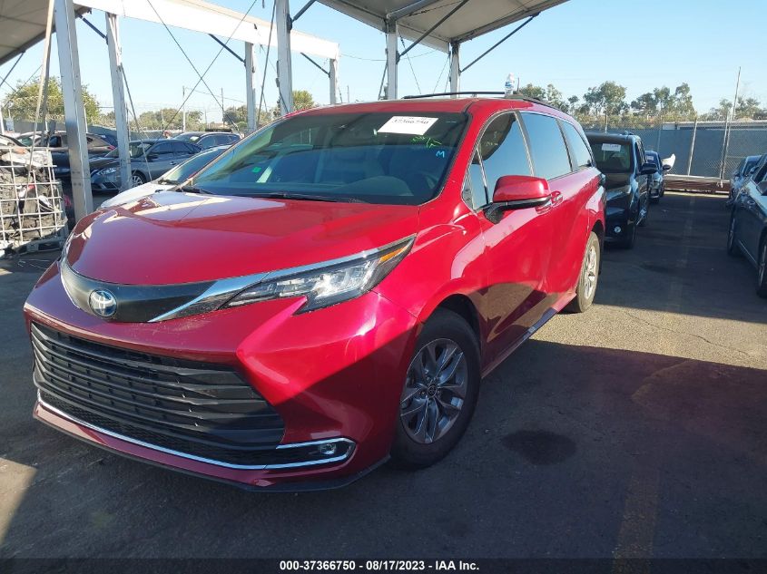 2022 TOYOTA SIENNA XLE - 5TDYRKEC8NS090526