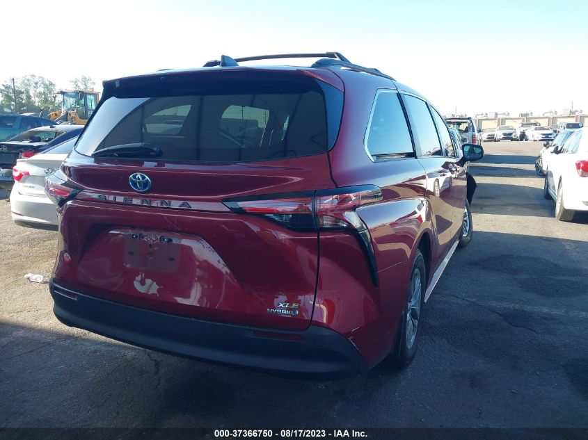 2022 TOYOTA SIENNA XLE - 5TDYRKEC8NS090526