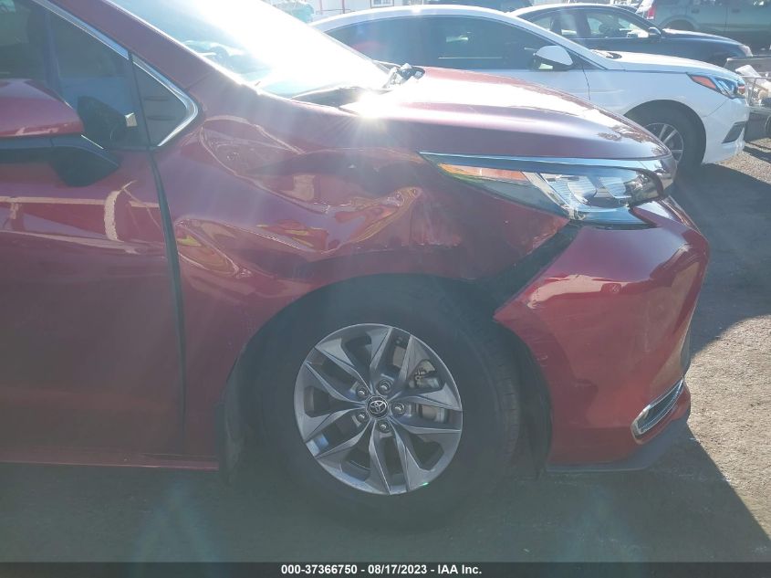 2022 TOYOTA SIENNA XLE - 5TDYRKEC8NS090526