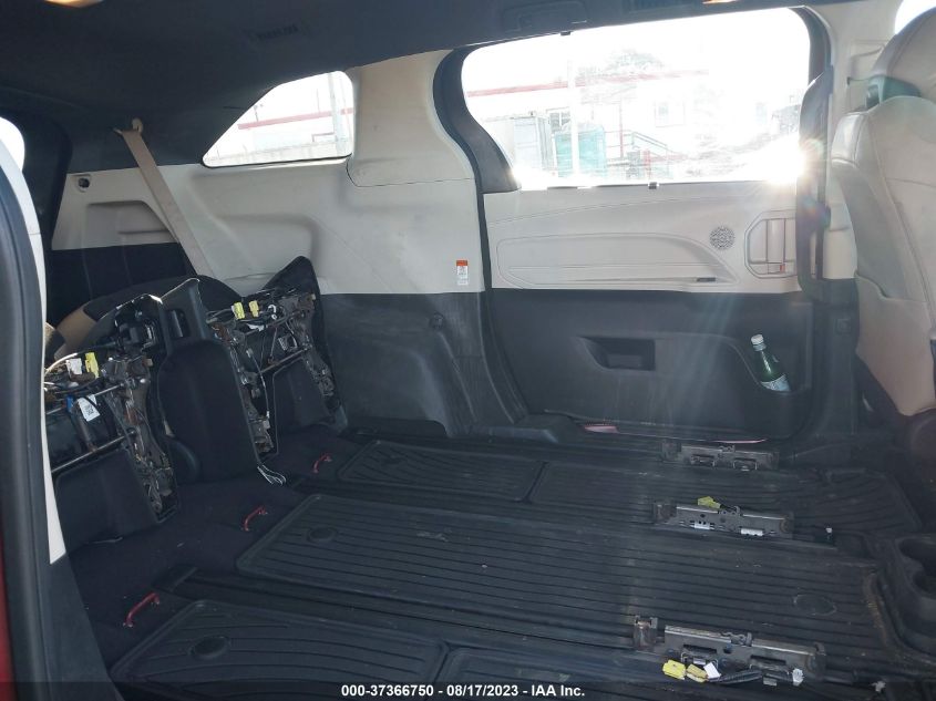 2022 TOYOTA SIENNA XLE - 5TDYRKEC8NS090526