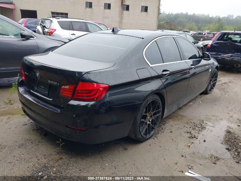 2013 BMW 5 SERIES 528I XDRIVE - WBAXH5C51DDW12490