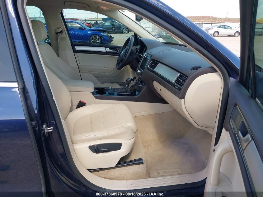 2013 VOLKSWAGEN TOUAREG SPORT W/NAV - WVGEF9BP2DD013765