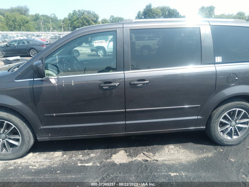 VIN 2C4RDGCG2HR700052 2017 DODGE GRAND CARAVAN SXT