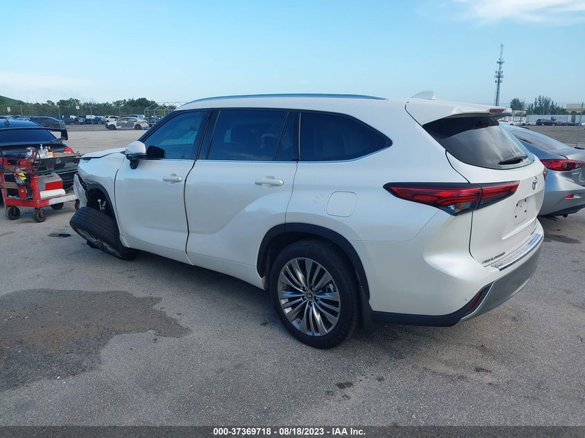 VIN 5TDFZRBH3MS111068 2021 TOYOTA HIGHLANDER PLATINUM