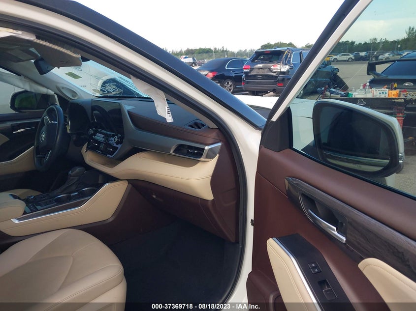 VIN 5TDFZRBH3MS111068 2021 TOYOTA HIGHLANDER PLATINUM