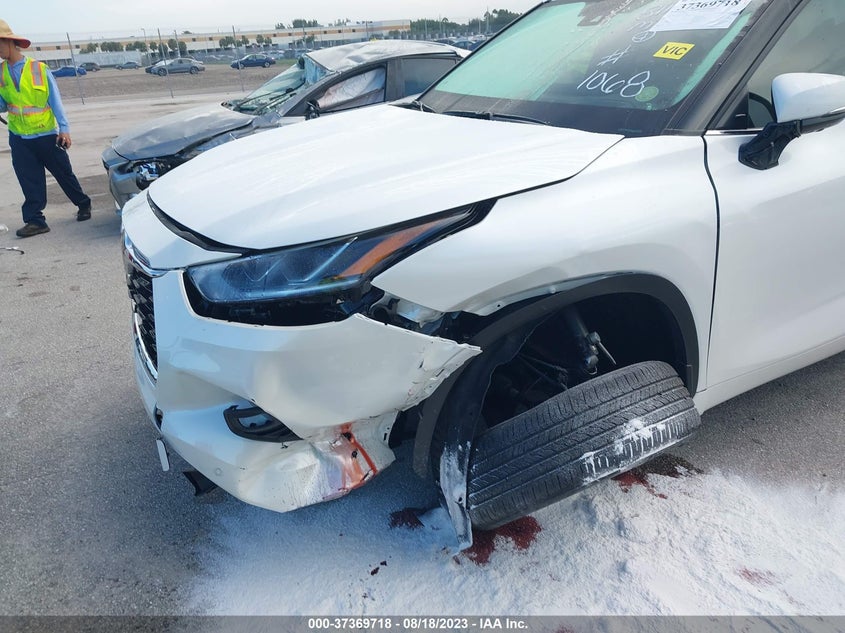 VIN 5TDFZRBH3MS111068 2021 TOYOTA HIGHLANDER PLATINUM