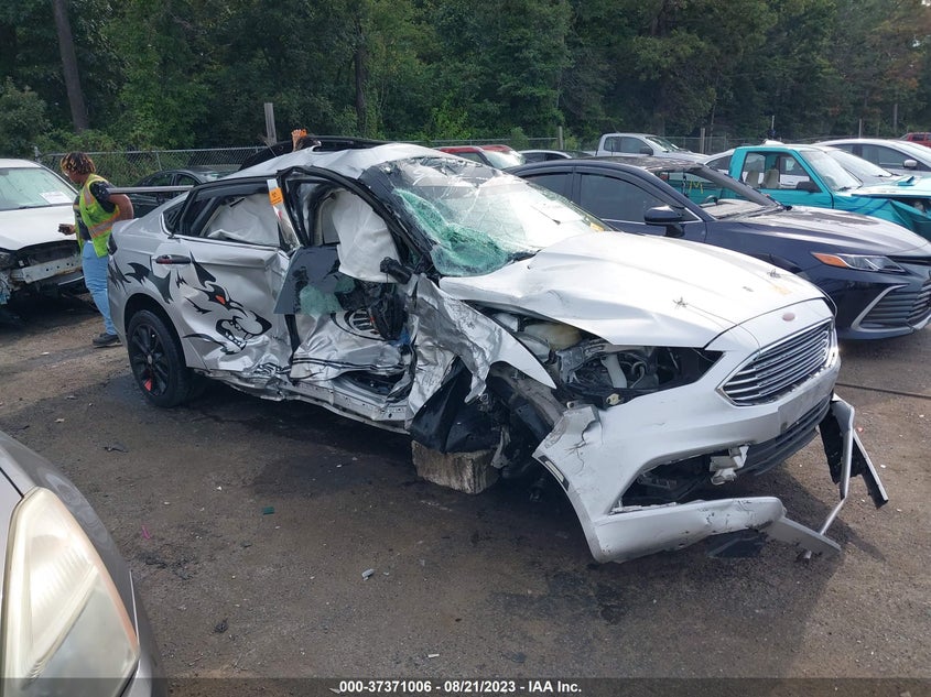 VIN 3FA6P0LUXHR314373 2017 FORD FUSION HYBRID SE