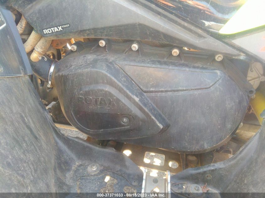 2020 CAN-AM RENEGADE X MR 1000R - 3JBMWAX23LJ000142