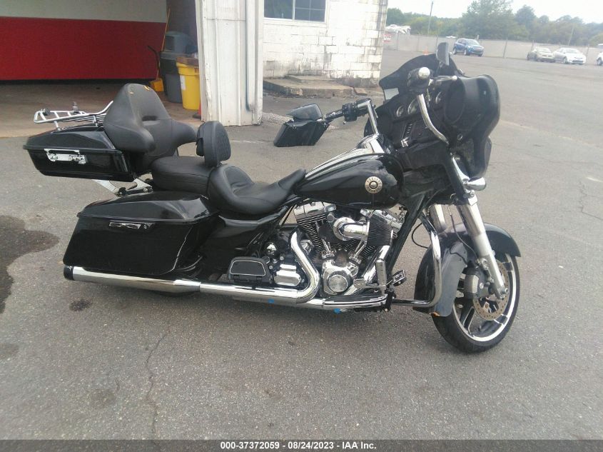 2016 HARLEY-DAVIDSON FLHX STREET GLIDE - 1HD1KBM16GB631328