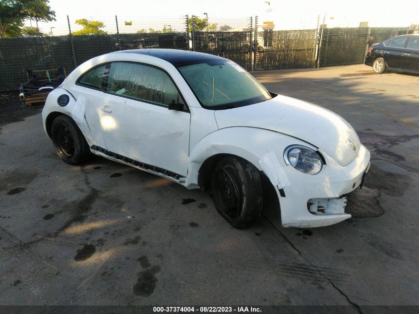2015 VOLKSWAGEN BEETLE COUPE 1.8T W/SUN - 3VWJ17AT0FM617131
