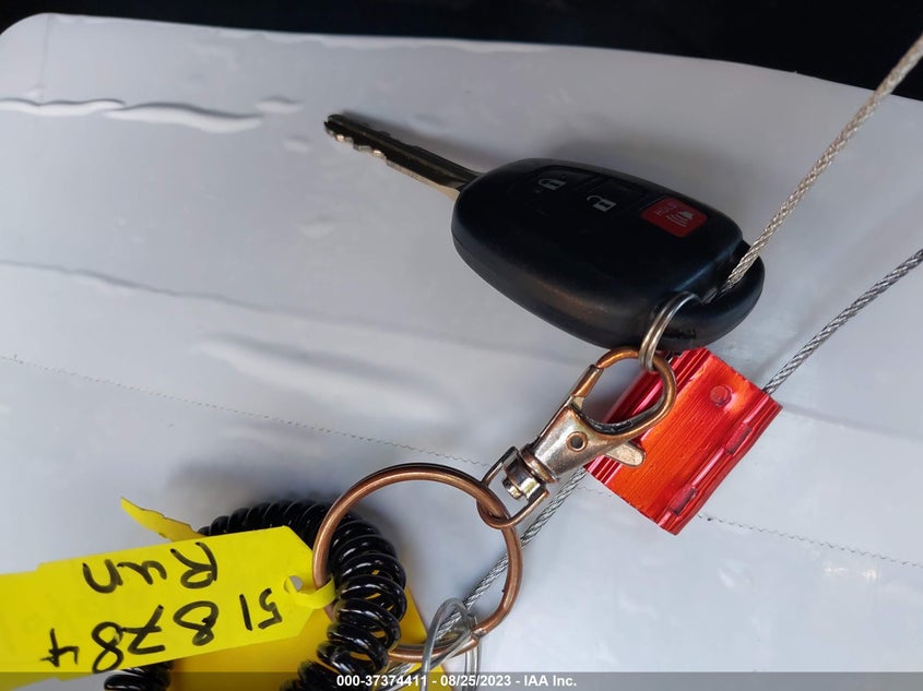 VIN 2T3ZFREV2JW518784 2018 TOYOTA RAV4 LE