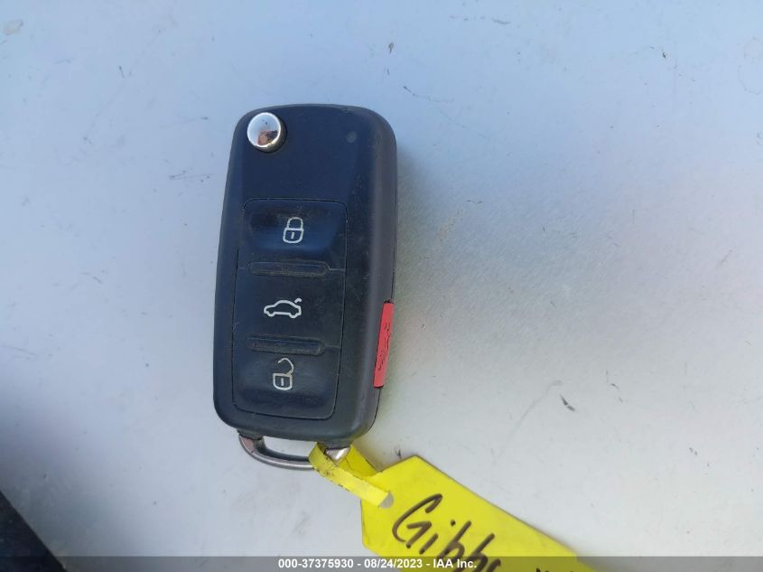 2015 VOLKSWAGEN BEETLE COUPE 1.8T - 3VWJ07AT2FM631051