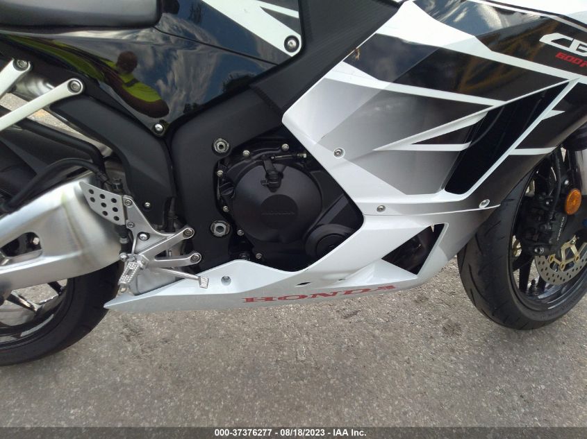 2016 HONDA CBR600 RR - JH2PC40J1GK200512